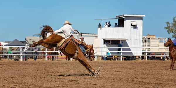 Kowboj Jazda Konna Koń Mechaniczny Bronc Konkursie Rodeo Australii — Zdjęcie stockowe