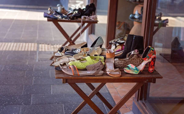 Küçük Bir Avustralya Kasabasında Bir Dükkanının Satılık Moda Ayakkabı Ile — Stok fotoğraf