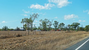 Queensland Avustralya yolların onarma işçiler için yol kenarında kamp