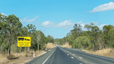 Queensland Avustralya uzun otoban oturum sürücü yorgunluğu kaza bölgesi
