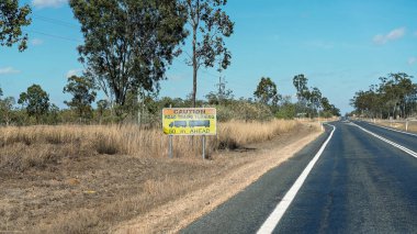 Büyük yol tren otoyol orta Queensland Avustralya dikkat yan açma