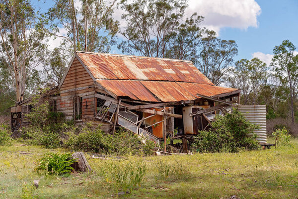 Old falling down shack by the side of the road in Australia