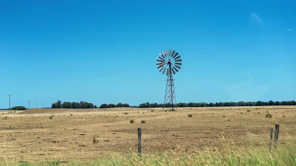 Windmill Standing Paddock Vast Open Space Australian Outback Country — Stock Photo, Image