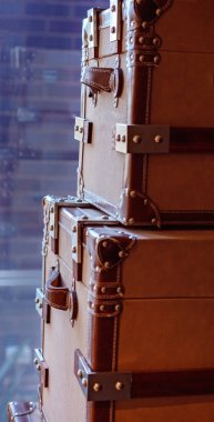 Retro Deri Bagaj Sergileniyor