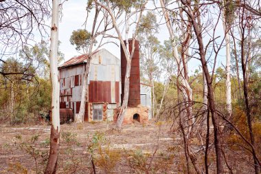 Avustralya Bush'ta Kullanılmayan Eski Bina