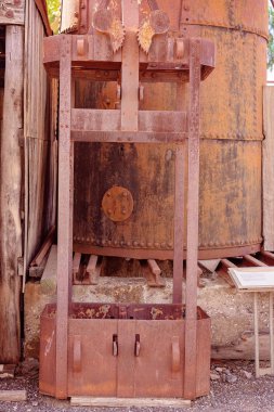 Paslı Terk Edilmiş Altın Madencilik Ekipmanları