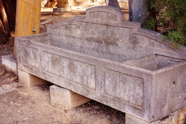 Eski Disused Su Yalak