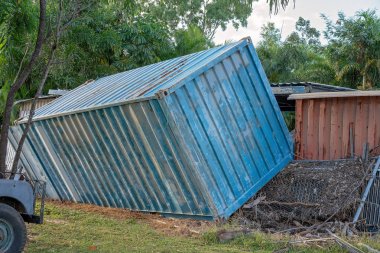 Sel suları bir konteyneri kendi tarafına itti