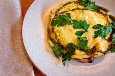 Kahvaltılık Peynirli Omlet Yemeği