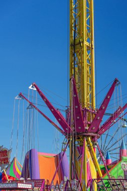 Bir Funfair at Hızlı Thrill Ride