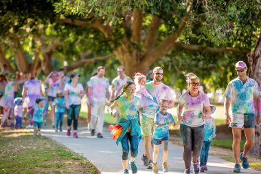 Aileler Color Frenzy Fun Run Zevk
