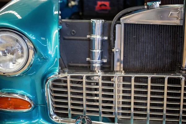 Close Up Of Front Of Blue Custom Classic Car — Stock Photo, Image