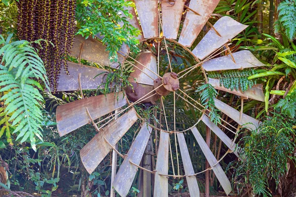 Rusted Vintage Windmill Abandoned In Bushland — Stock Photo, Image