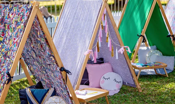 Kiralık Partiler ve Yatıya Kalmalar için Eğlenceli Çocuklar Teepee Çadırlar