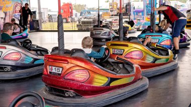 Dodgem Araba Sürme Ülke Show'da