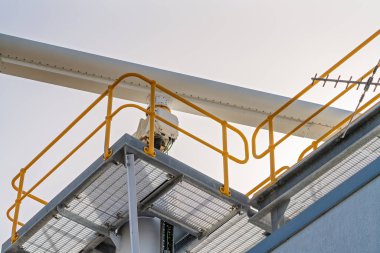 Radar Yön Bulma Vericisinin Alt Tarafının Yakınlaşması