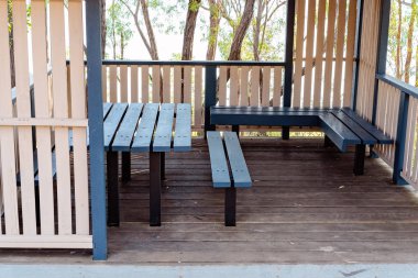 Aile Piknikleri İçin Masa Ve Oturma Ile Gölge Yapı