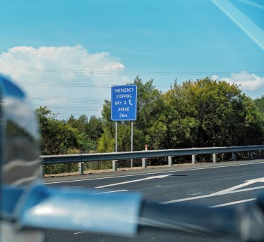 Telefon Simgesi ile Acil Durdurma Bay Karayolu Işareti