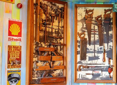 Aussie Dünya Pub olarak bilinen renkli otel içinde