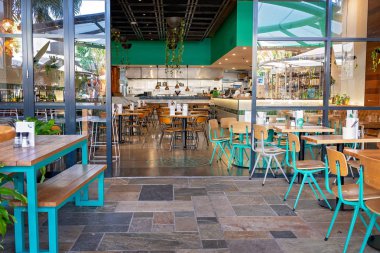 Şirin Ve Renkli Kahve Dükkanı