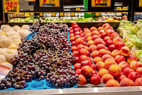Frutas frescas para venda — Fotografia de Stock