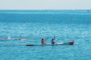 Okyanusta Kürek Çeken İnsanlar