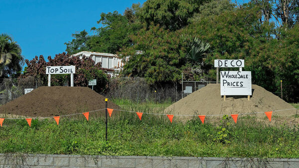 Маккей, Квинсленд, Австралия - июнь 2020 года: Лучшая почва для продажи по ценам полной продажи
