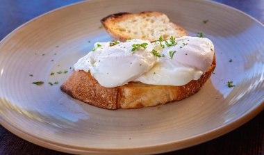 Kızarmış Ekşi Ekşi Yumurta