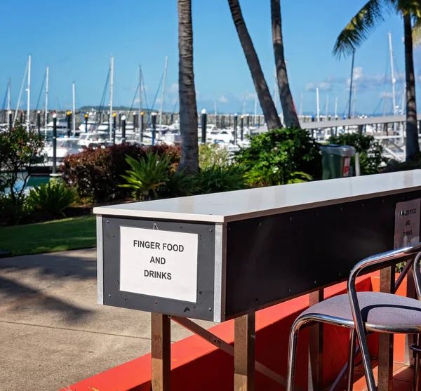 Firme Para Comer Beber Con Los Dedos Cafetería Aire Libre — Foto de Stock