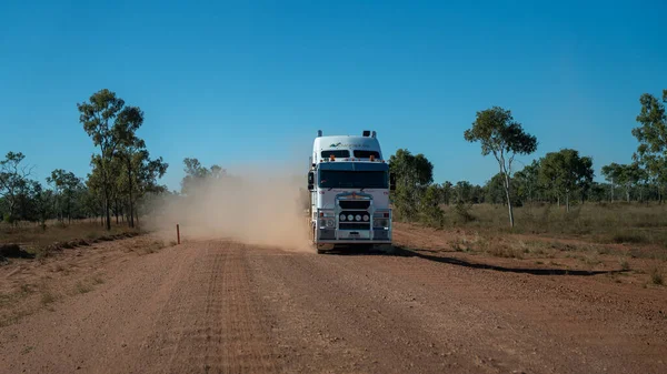 Undara Para Rodovia Townsville Queensland Austrália Junho 2020 Caminhão Transporte — Fotografia de Stock