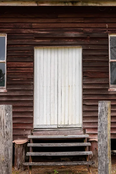 Eingangstür Eines Alten Holzlandgemeinschaftshauses — Stockfoto