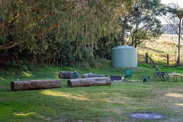 Outdoor Rainforest Camp Site Fire Pit Water Tank Logs Table — Stock Photo, Image