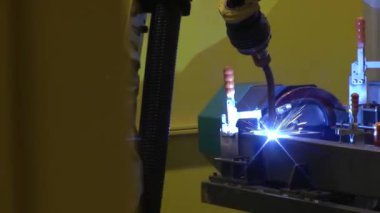 Endüstriyel makinelerde lazer kaynaklama. Modern teknolojiler.