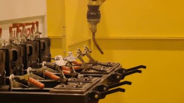 Robotik kaynaklama şirkette yazılım işi yapıyor.