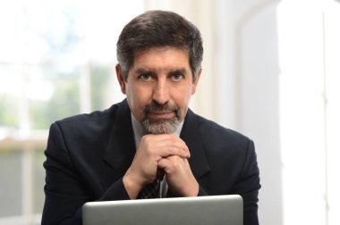 Olgun Latin asıllı işadamı