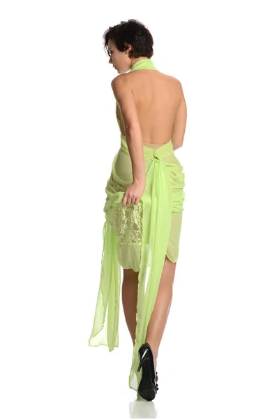 Junge Frau in einem grünen Kleid — Stockfoto