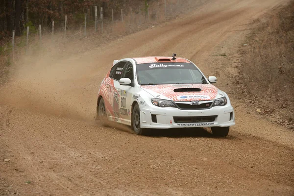 Dillon Van manier rijden tijdens de wedstrijd in Rally Amerika — Stockfoto
