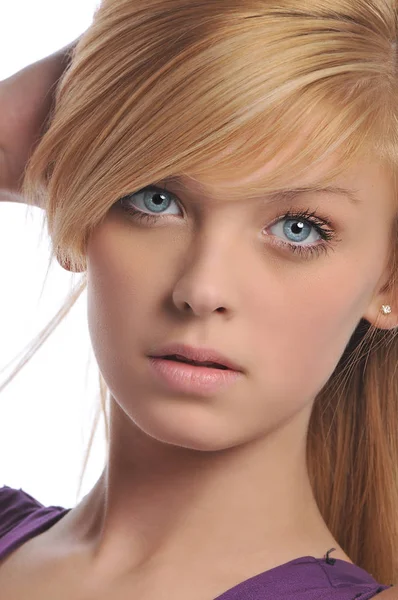 Porträtt av ung vacker blond — Stockfoto