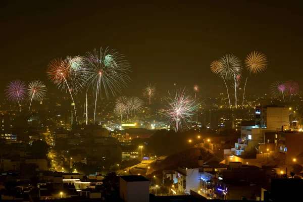 Feuerwerk über Lima, Peru — Stockfoto
