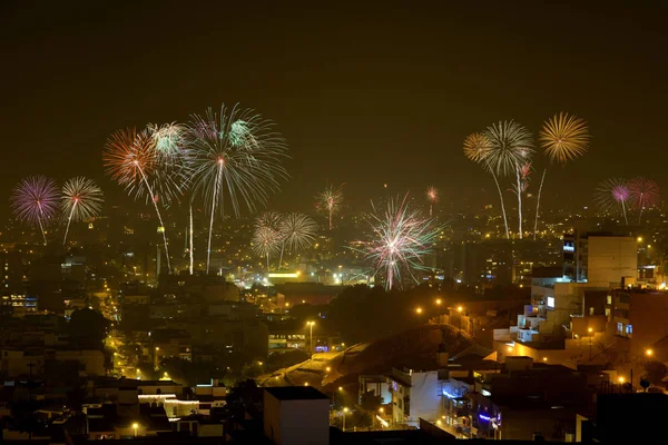 Fuegos artificiales en Lima, Perú — Foto de Stock