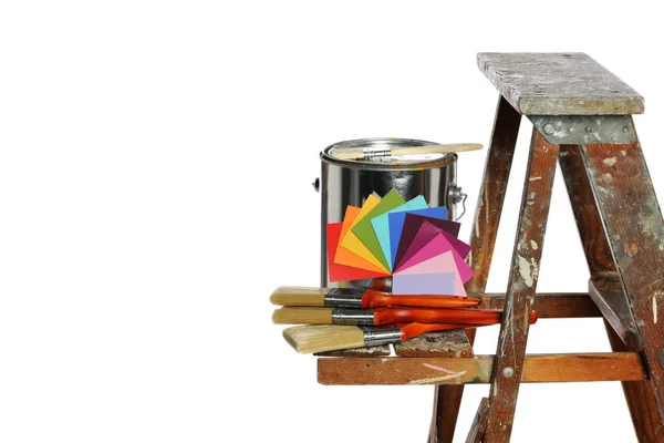 Farbe, Uhren und Pinsel auf einer Leiter — Stockfoto