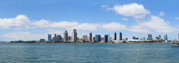 Skyline de San Diego durante un día soleado —  Fotos de Stock