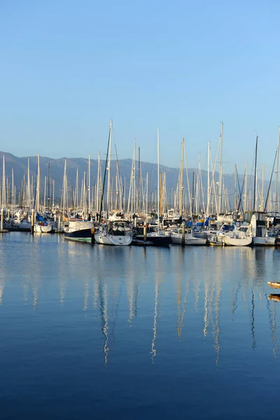 Barcos em Santa Bárbara, Califórnia — Fotografia de Stock