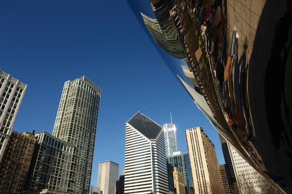 Udsigt over Downtown Chicago med Bean på forgrunden - Stock-foto