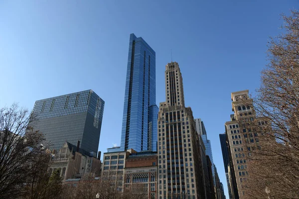 Pohled na centrum Chicago s vysoké budovy — Stock fotografie