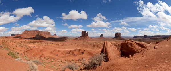 Vue panoramique du parc national de Monument Valley — Photo