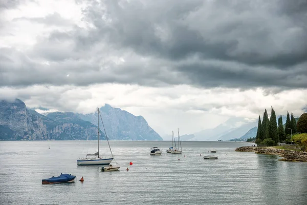 Yachten auf dem See — Stockfoto