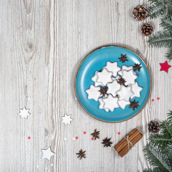 Assiette de Noël avec gâteaux . — Photo