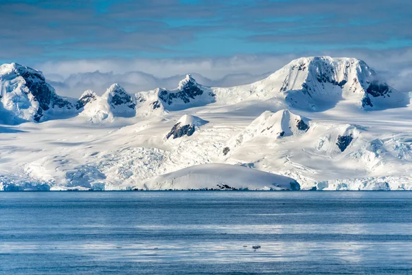 Antarktis berg och hav — Stockfoto