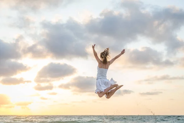 Happy beautiful young girl jumping — Stock Photo, Image